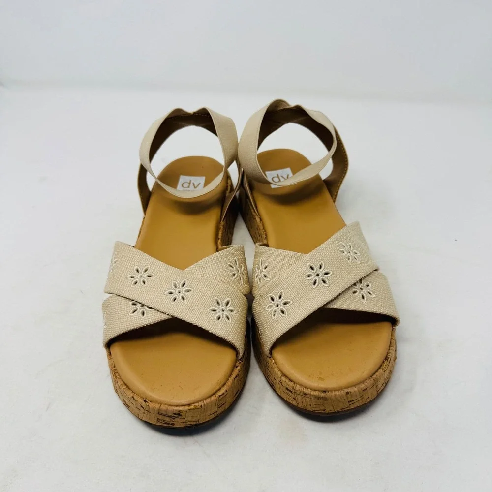 Dolce Vita Sevilla Tan Cork Platform Sandals Embroidered Eyelet Demure Size 5